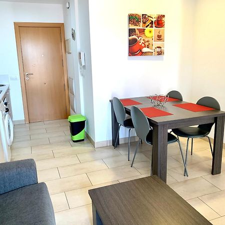 Apartamento Edifici Violetta Ampuriabrava Habitación foto